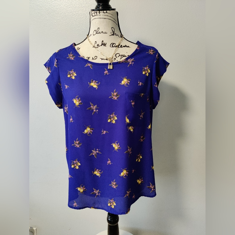 Alice Blue lemon lime flowy top size medium euc